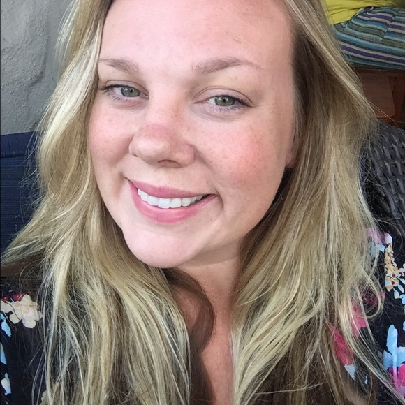 Sarah Razo - Poshmark Profile Picture of Sarah Razo (@saraherazo) on Poshmark