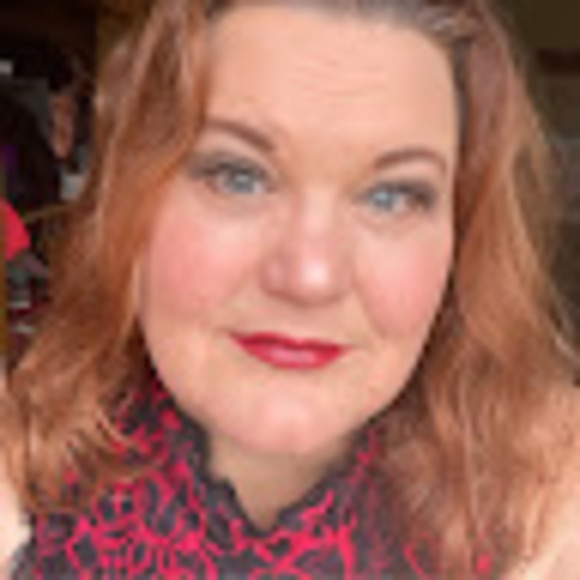 Jenny Bluett - Poshmark Profile Picture of Jenny Bluett (@jennybluett) on Poshmark