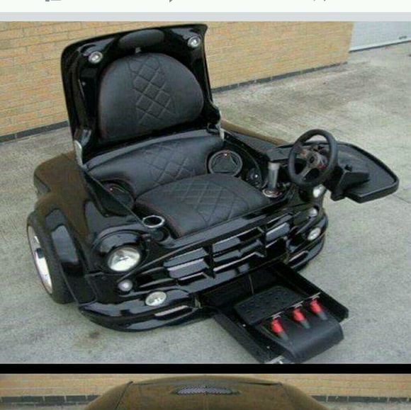 Profile Picture of Alex Tamayo (@antrobar) on Poshmark