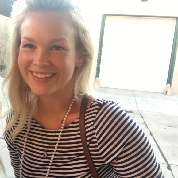 Profile Picture of Kimberly Winheim (@kimwinheim) on Poshmark