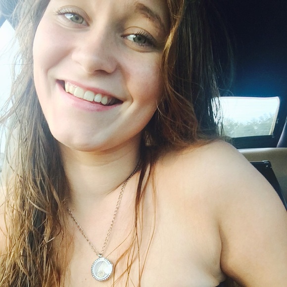 Aleesha Couturier - Poshmark Profile Picture of Aleesha Couturier (@aleeshac) on Poshmark