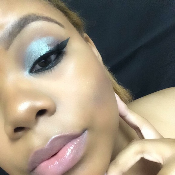 Profile Picture of Sherrie Cochran (@beautybysherrie) on Poshmark