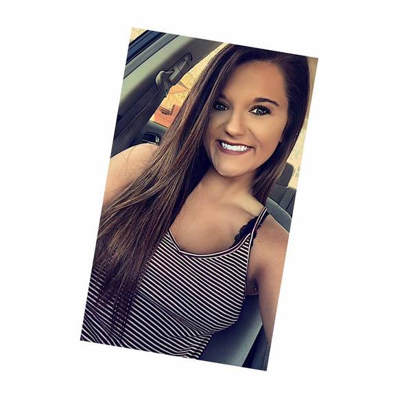 Profile Picture of Brittany Fuder (@brittanyyfuder) on Poshmark