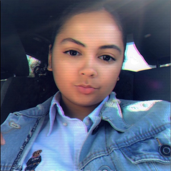 Profile Picture of Dasmine Hill (@dasmine910) on Poshmark