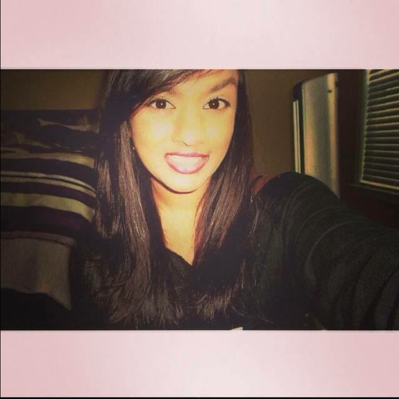 Profile Picture of Anasha Kawall (@anashatk) on Poshmark