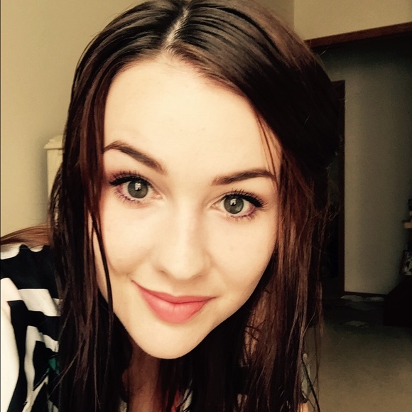 Amber Sessums - Poshmark Profile Picture of Amber Sessums (@ambernsessums) on Poshmark