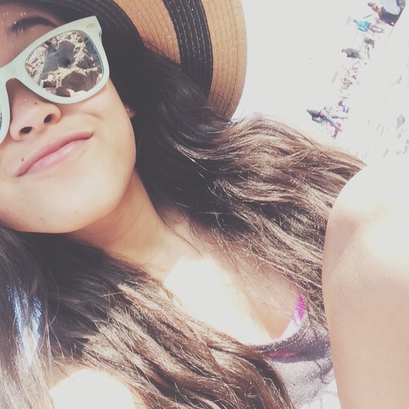 Profile Picture of Sharon Hendrawan (@capnshay) on Poshmark