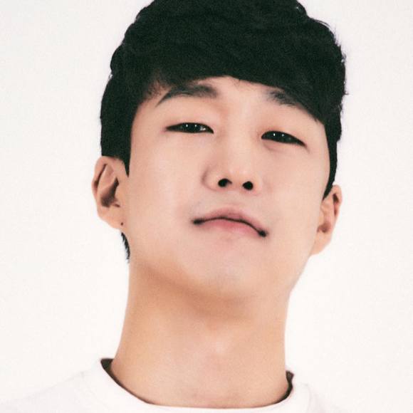 Profile Picture of Greg Kim (@gregkimgraphic) on Poshmark