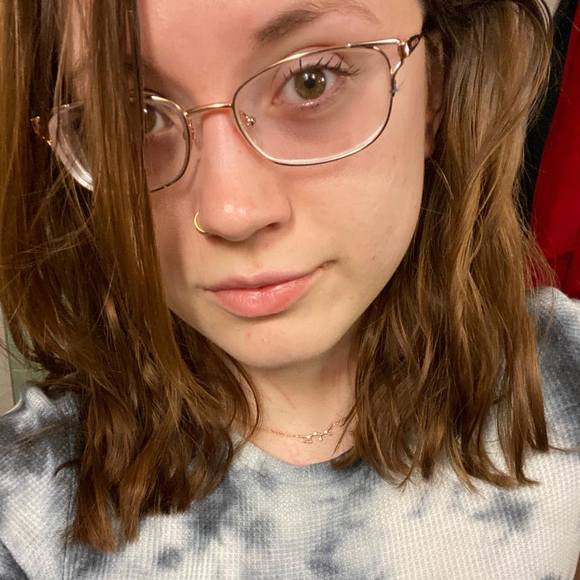 Profile Picture of Amelia Ruiz (@ameliastark) on Poshmark