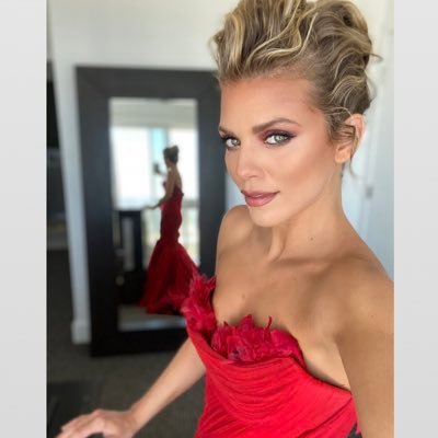 Profile Picture of AnnaLynne McCord (@IAMannalynnemcc) on Twitter