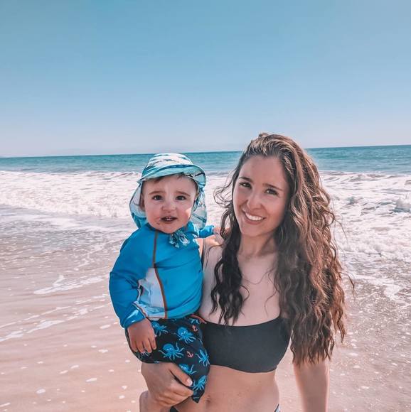 Profile Picture of Michelle Arietta (@ariettam) on Poshmark