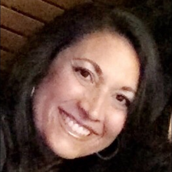 Profile Picture of Veronica Cook (@vcookscorner) on Poshmark