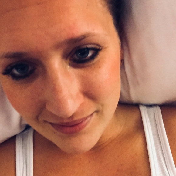 Caitlin Delung - Poshmark Profile Picture of Caitlin Delung (@cdelung) on Poshmark