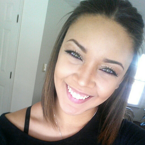 Profile Picture of Maya Cook (@mayacarmel) on Poshmark