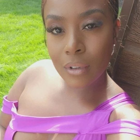 Profile Picture of Natha Longin (@sexy_nat_4ever) on Poshmark