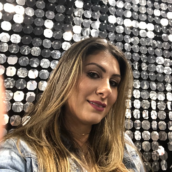 Alina Vanian - Poshmark Profile Picture of Alina Vanian (@vanian15) on Poshmark