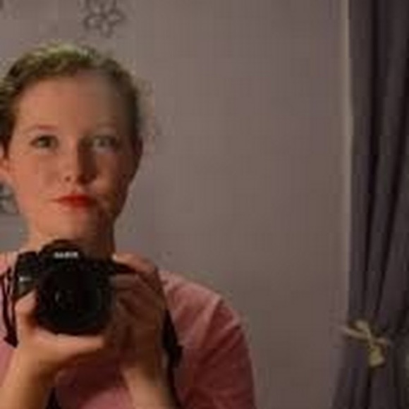 Profile Picture of Sarah Unks (@sarahunks) on Poshmark