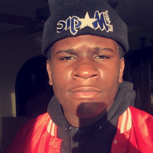 Profile Picture of Adam Ekah (@adamekah) on Poshmark