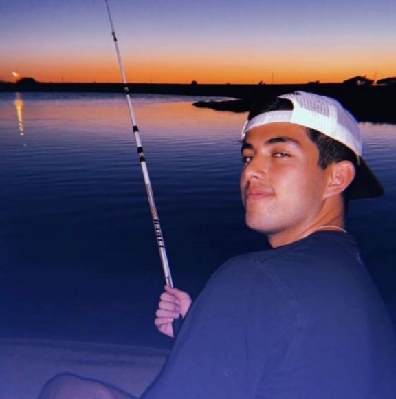 Profile Picture of Sagen Gonzalez (@sagengonzalez) on Poshmark