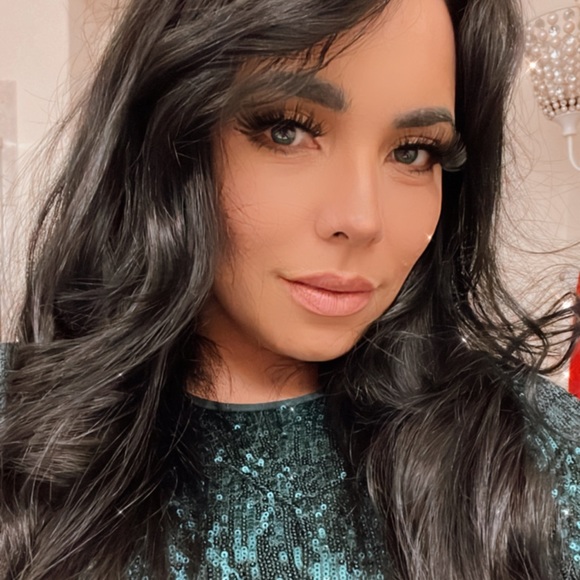 Profile Picture of Polet Owens (@polet_owens) on Poshmark