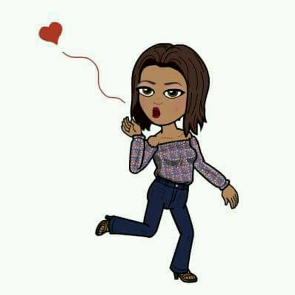 Profile Picture of Sue Lang (@finegoodsgal) on Poshmark