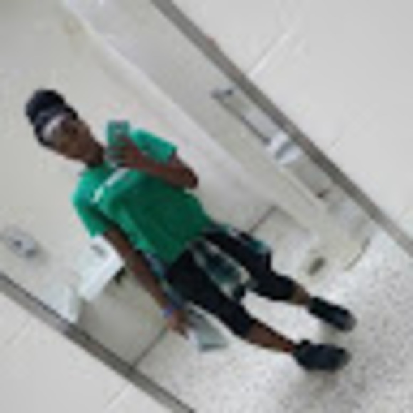 Profile Picture of Cierra Respass (@crespass04) on Poshmark