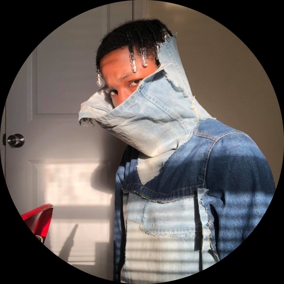 Profile Picture of Cederick Adrian (@cederick202) on Poshmark