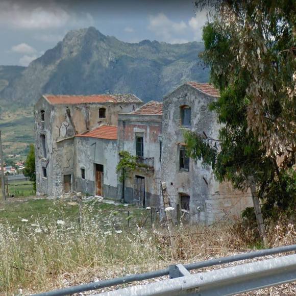 Profile Picture of Lisa Furfaro (@furfarolisa) on Poshmark