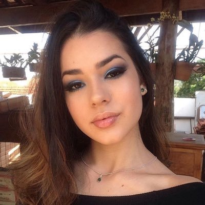 Profile Picture of Júlia Leal (@julialeal200) on Twitter