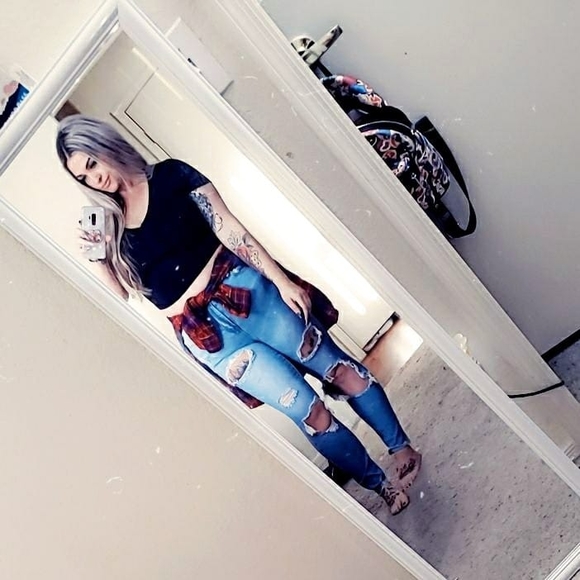 Profile Picture of Christiann Crowther (@ccl0vee) on Poshmark