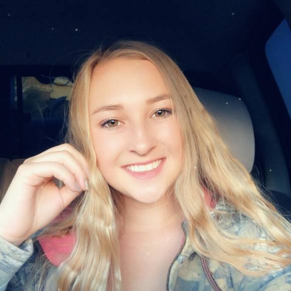 Profile Picture of Kaley Boline (@kaley35) on Poshmark