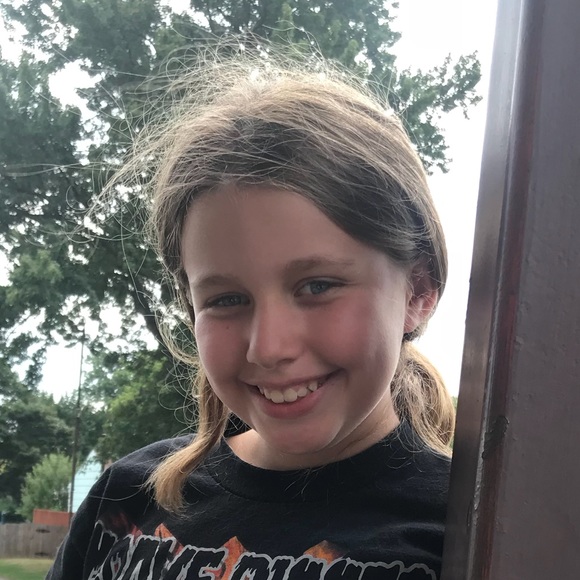 Profile Picture of Laura Chalmers (@lachalme43) on Poshmark