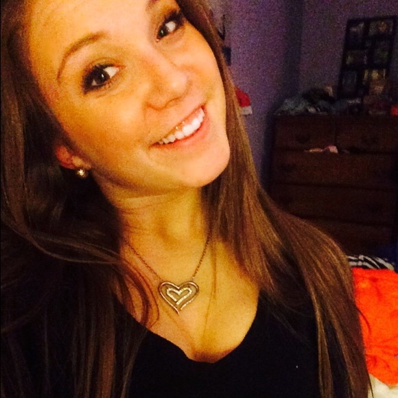 Profile Picture of Lexi Stenback (@lexik311) on Poshmark