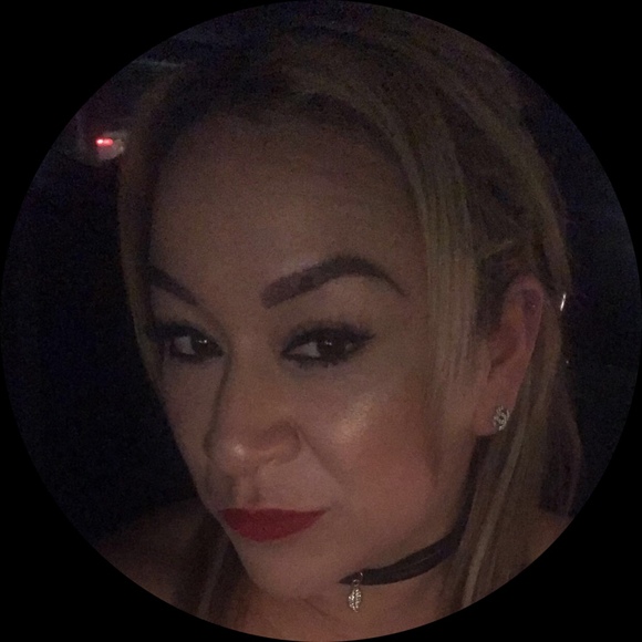 Profile Picture of Dora Arevalo (@darevalo1980) on Poshmark