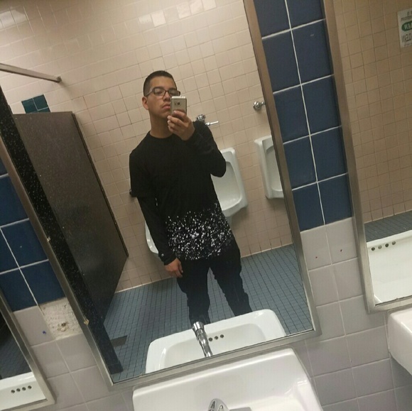 Profile Picture of Paul Zaragoza (@paulzaragoza) on Poshmark