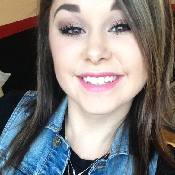 Profile Picture of Jade Sickler (@jaysickler) on Poshmark