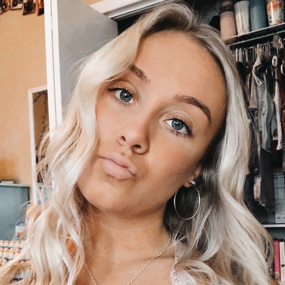 Profile Picture of Rachel Lugauer (@rachel_lugauer) on Poshmark