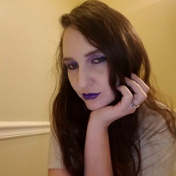 April Bonenberger - Poshmark Profile Picture of April Bonenberger (@aprilrachellex) on Poshmark