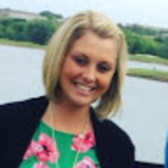 Profile Picture of Ashley Grieme (@ashleygrieme) on Poshmark