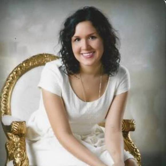 Profile Picture of Samantha Ochs (@samochs) on Poshmark