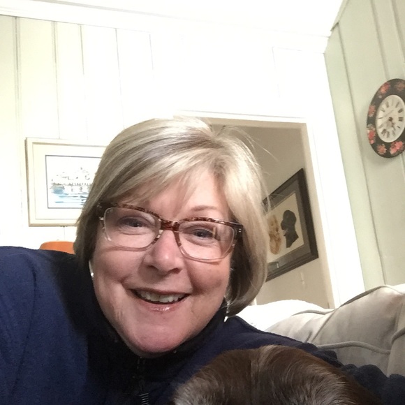 Profile Picture of Debbie Everling (@deverlin) on Poshmark