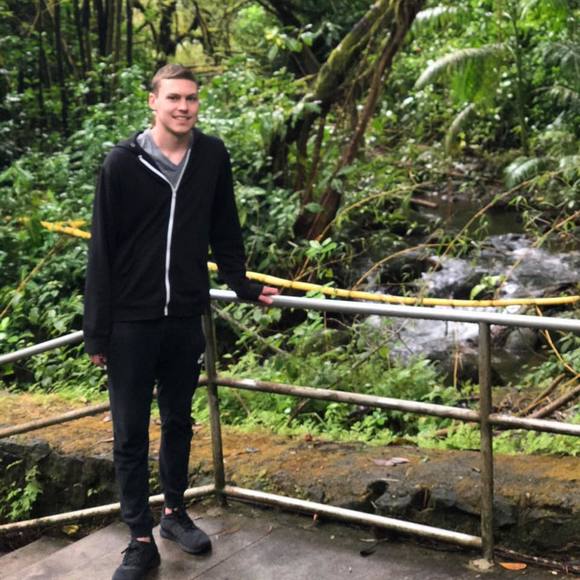 Profile Picture of Ian Mueller (@themacmueller) on Poshmark