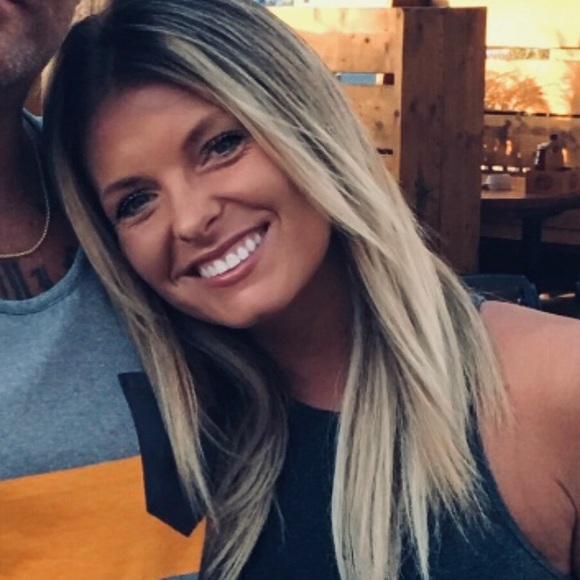 Profile Picture of Brooke Weimert (@brookelynn41487) on Poshmark