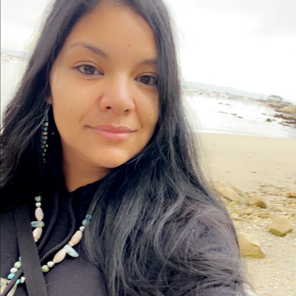 Profile Picture of Julie Dominguez (@juliedomingu287) on Poshmark