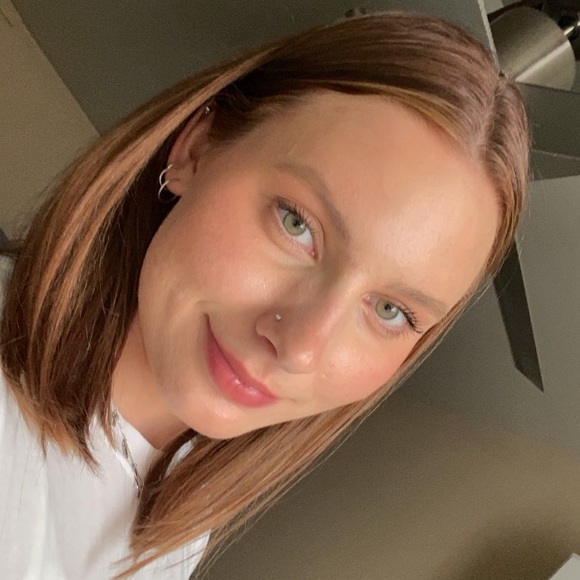 Natalie Loeber - Poshmark Profile Picture of Natalie Loeber (@blonde11_) on Poshmark