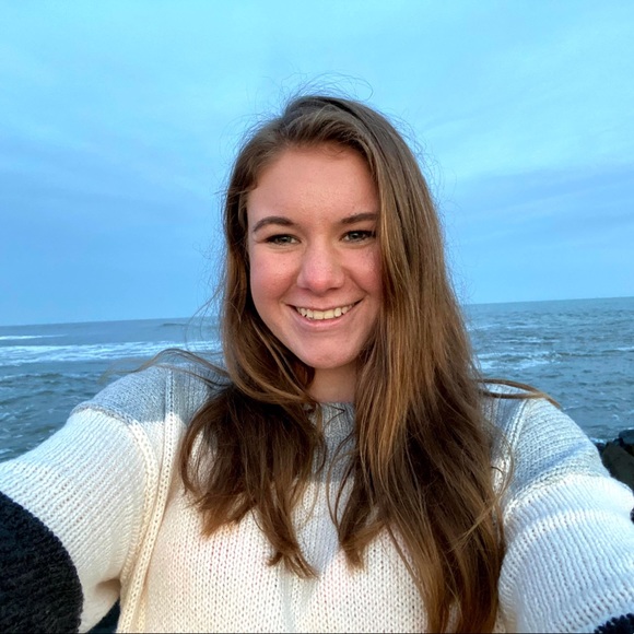 Profile Picture of Grace Baumgartel (@gbaumgartel) on Poshmark