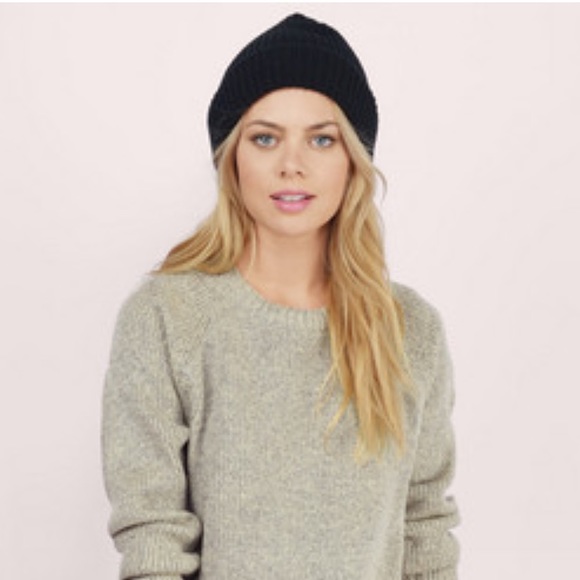 Profile Picture of Nicole Capone (@ncapone1106) on Poshmark