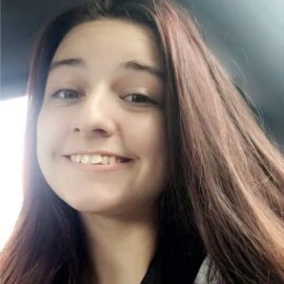 Profile Picture of Chloe Rush (@chloe_rush) on Poshmark