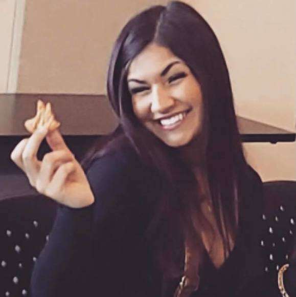 Profile Picture of Carolyn Greshock (@cgcoolio) on Poshmark