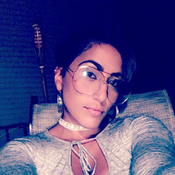 Profile Picture of Deborah Rivera (@debo718) on Poshmark